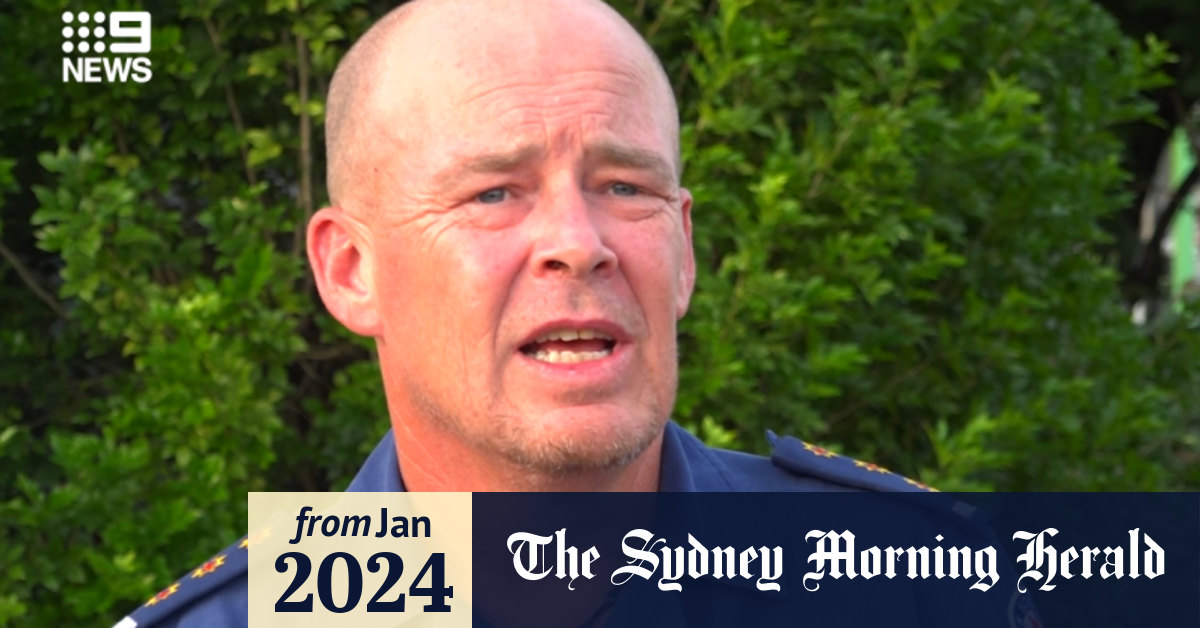 Video Woman drowns, child rescued from rip